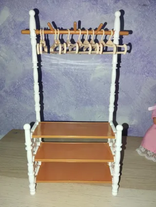 Perchero para muñecas Barriguitas o similares.