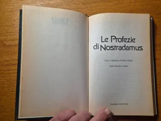Libro "Le Profezie di Nostradamus".