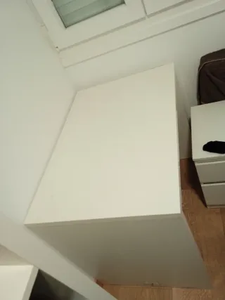 Escritorio blanco y madera