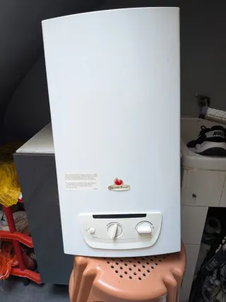 Calentador Saunier Duval Blanco