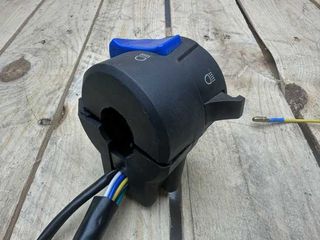 PIÑA UNIVERSAL BOTONERA ILUMINACION