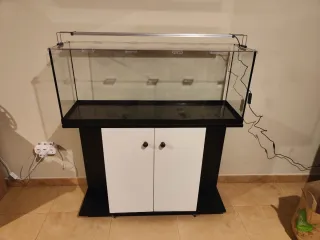 Acuario con mesa negro y blanco Aquatlantis