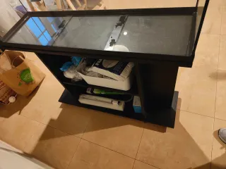 Acuario con mesa negro y blanco Aquatlantis