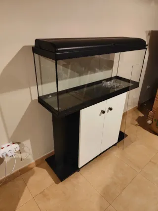 Acuario con mesa negro y blanco Aquatlantis