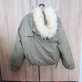 Abrigo Bershka verde talla S