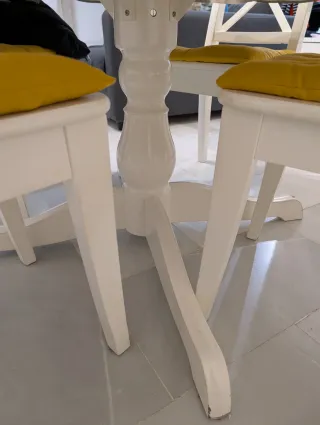 Mesa comedor extensible y 4 sillas Ikea blancas