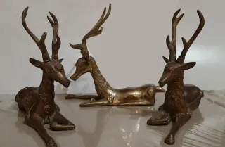 Familia de ciervos de latón