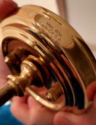 2 Lámparas de pared doradas y blancas