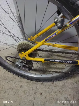 Bicicleta Montaña Amarilla 24'
