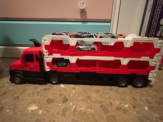 Camión de Juguete con Coches