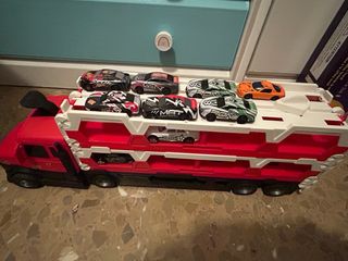 Camión de Juguete con Coches