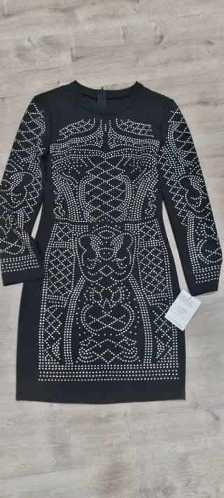 Vestido negro con pedrería