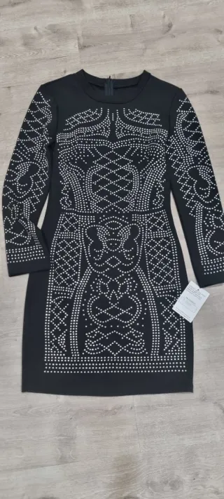 Vestido negro con pedrería