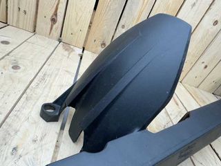 GUARDABARRO CON PROTECTOR DE CADENA KTM DUKE 125