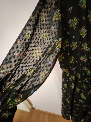 Vestido negro Zara flores