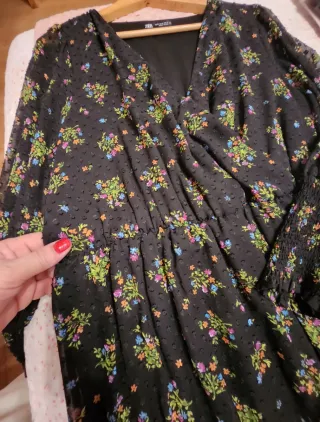 Vestido negro Zara flores