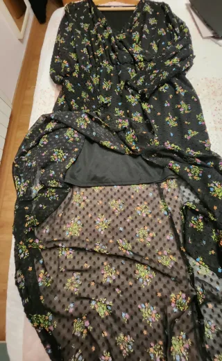 Vestido negro Zara flores