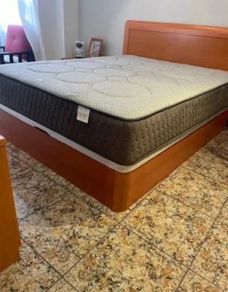 Canapé y colchón madera y tela