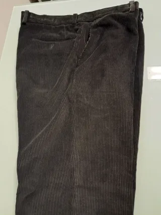 Pantalón pana hombre T.48 negro. Con Raya