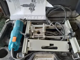 Fresadora Makita FR129N