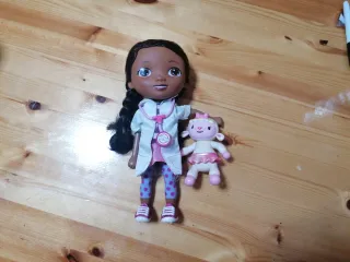 Doctora Juguetes con Lambie