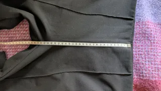 Pantalón negro con ralla