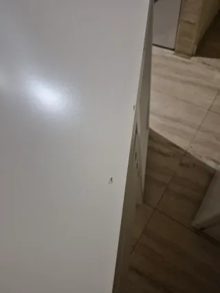 Mesa de ordenador blanca