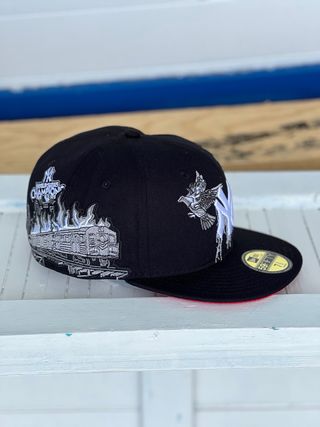 Gorra New Era NY Negra con Diseño Calavera