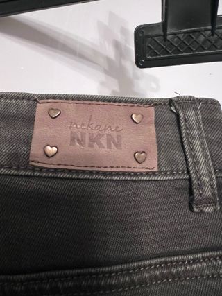 Pantalones Nekane kaki con bordado