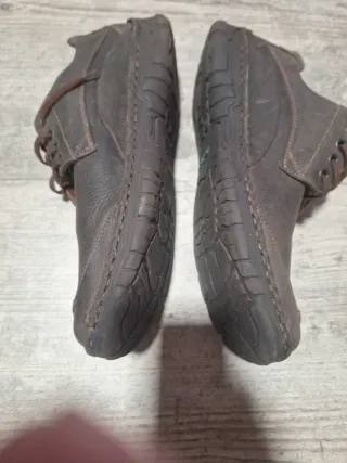 Náuticos de piel marrón