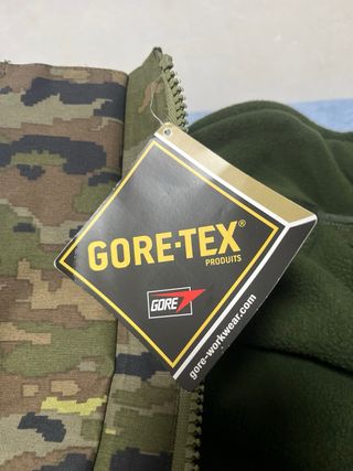 Chaquetón y pantalón traje Gore-Tex boscoso pix