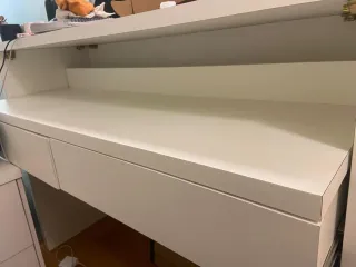 Mueble de recepción, mesita y sillas