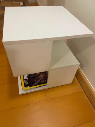 Mueble de recepción, mesita y sillas