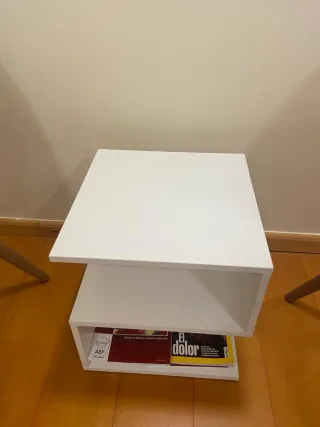 Mueble de recepción, mesita y sillas