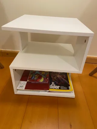 Mueble de recepción, mesita y sillas