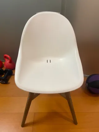 Mueble de recepción, mesita y sillas