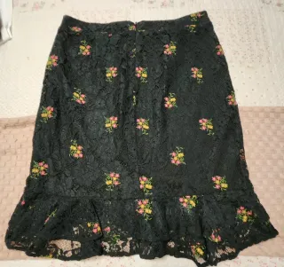 Falda midi Zara floral encaje negro
