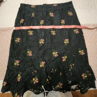Falda midi Zara floral encaje negro