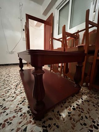 Mesa de centro rústica madera y cristal.