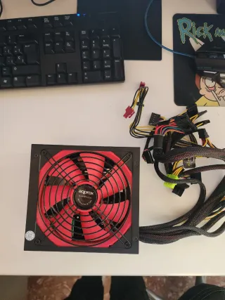 Tarjeta Gráfica Gigabyte GTX 1660 Ti + Fuente