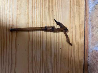 Hacha y azuela vintage de madera