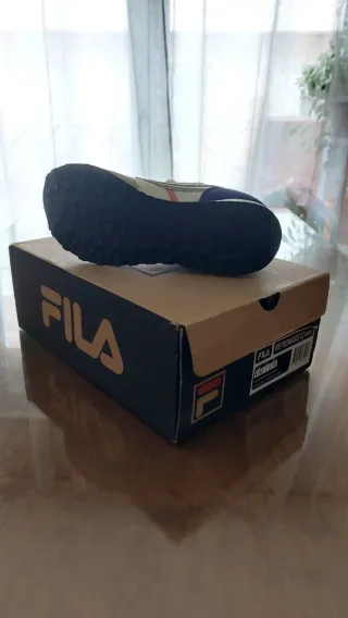 Zapatillas Fila grises y moradas