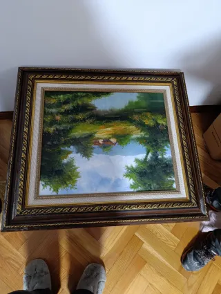 Cajas figuras, vasos y cuadros de varios tamaños