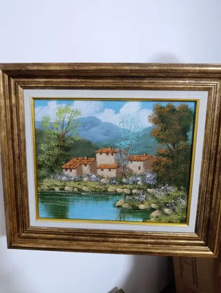 Cajas figuras, vasos y cuadros de varios tamaños