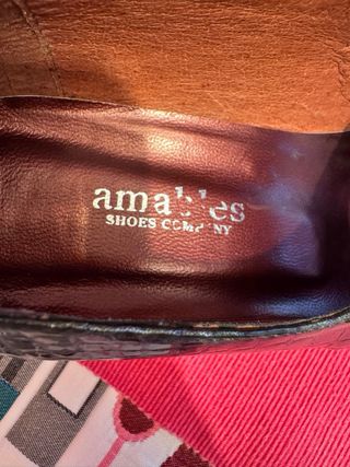 Merceditas de piel verde oliva con reflejos dorado