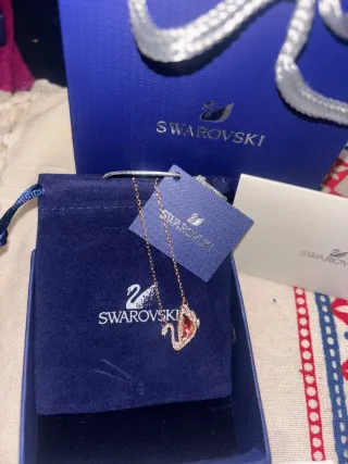 Collar Swarovski Cisne Dorado y Rojo