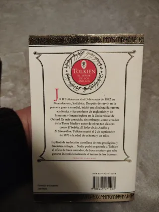 El señor de los anillos.. 8€ El HOBBIT...4€