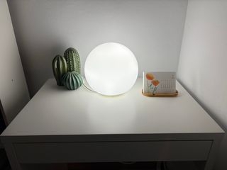 Lámpara de mesa esférica