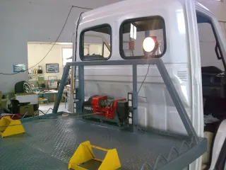 Plataforma grúa porta coches,con rampas .