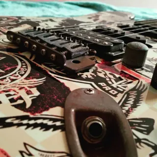 Guitarra Squier Obey Stratocaster